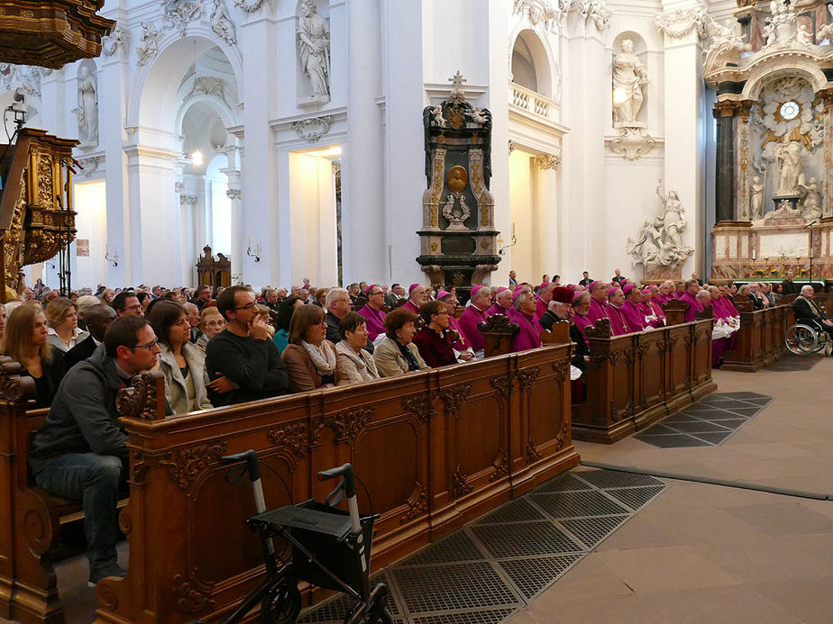 Abschlussvesper der Bischofskonferenz mit Austeilung des Bonifatiussegens (Foto: Karl-Franz Thiede)